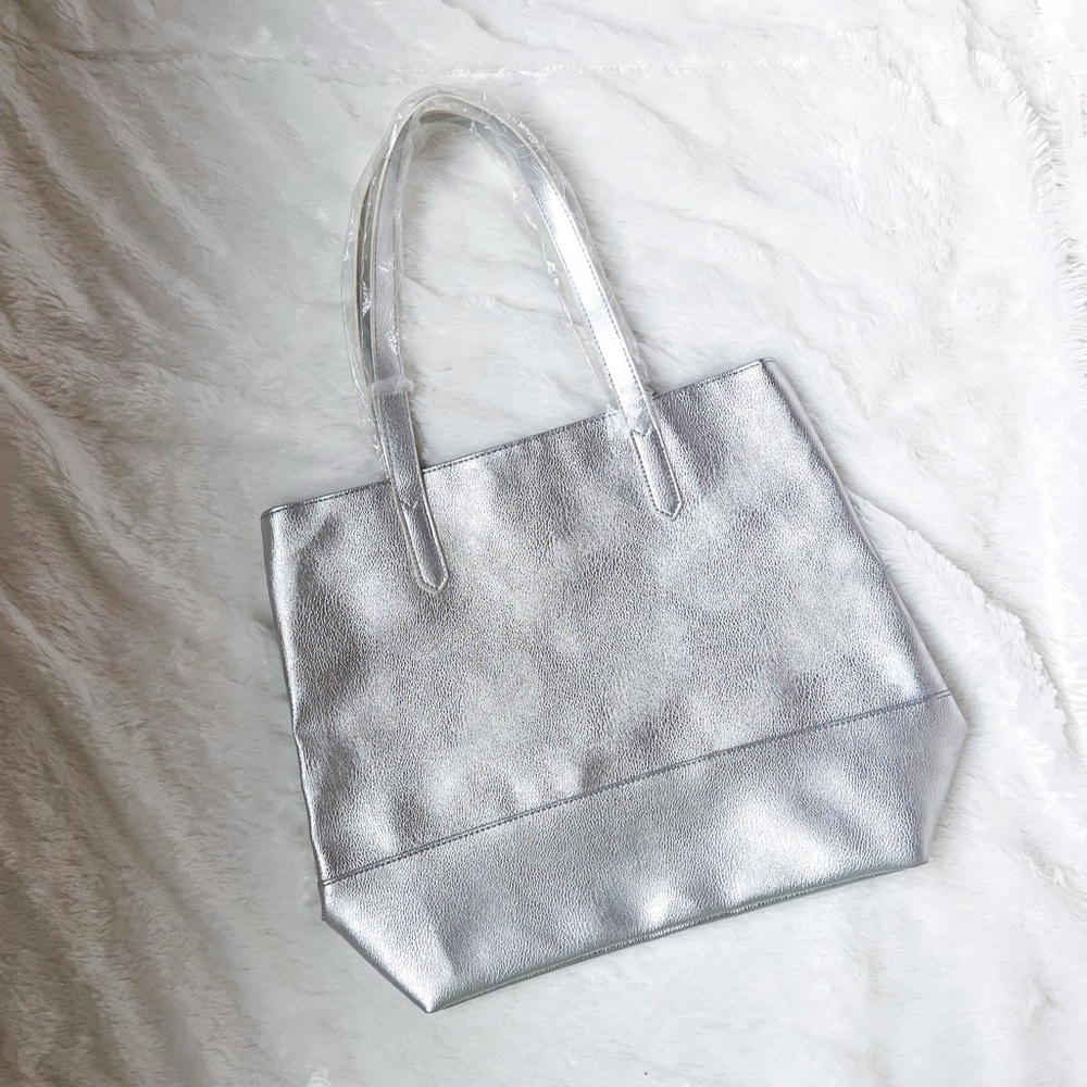 NEW Bloomingdales Silver Tote Shopper Handbag Medium Exclusive
